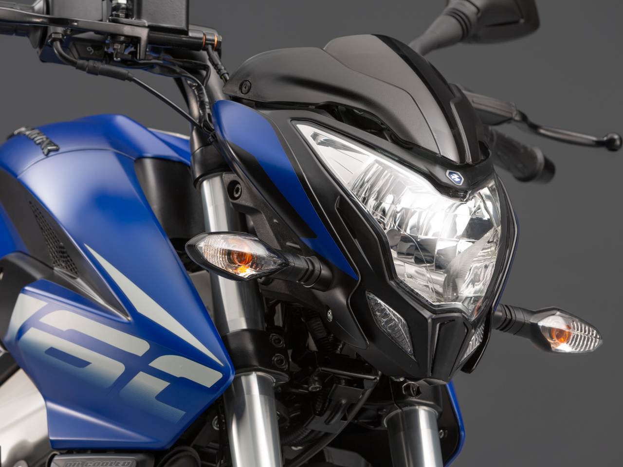 BajajDominar 160 2023 - 3/4 frente