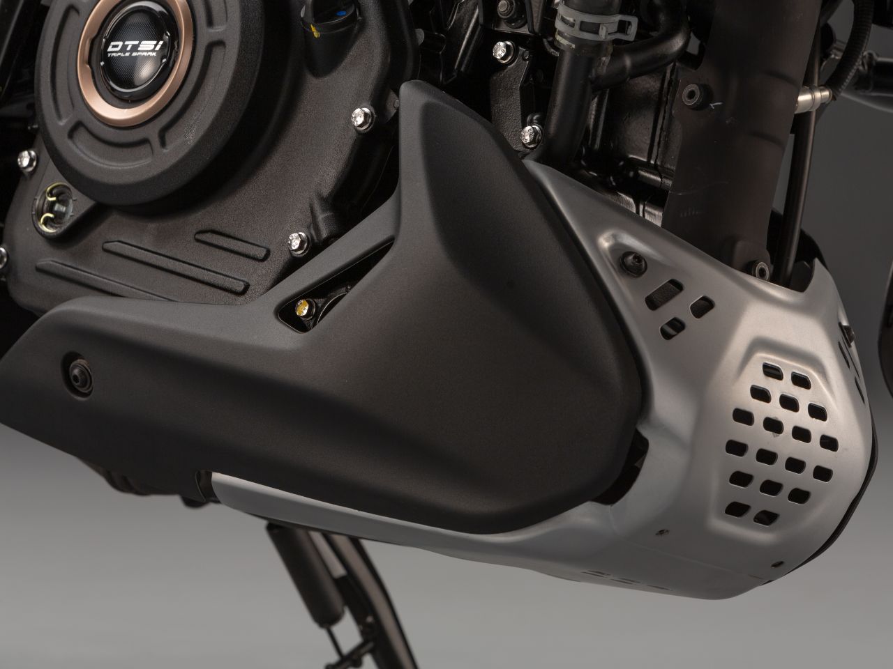 BajajDominar 400 2023 - acelerador