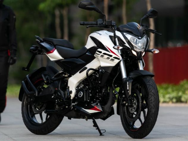 mileage of dominar 200
