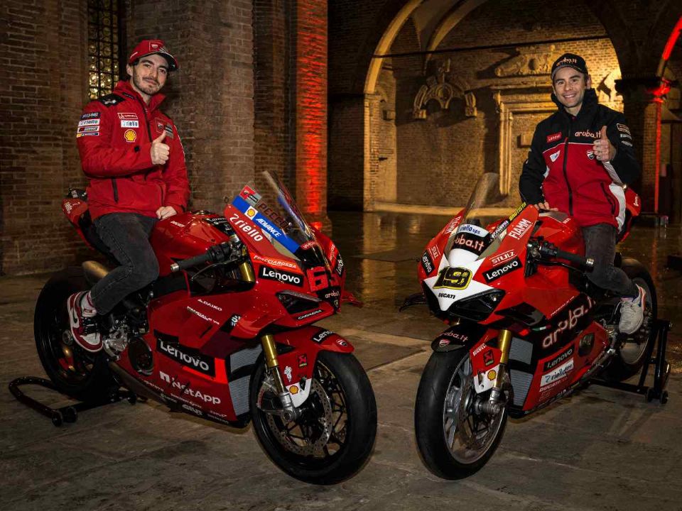 Pecco Bagnaia e Álvaro Bautista com as Panigale de edição limitada