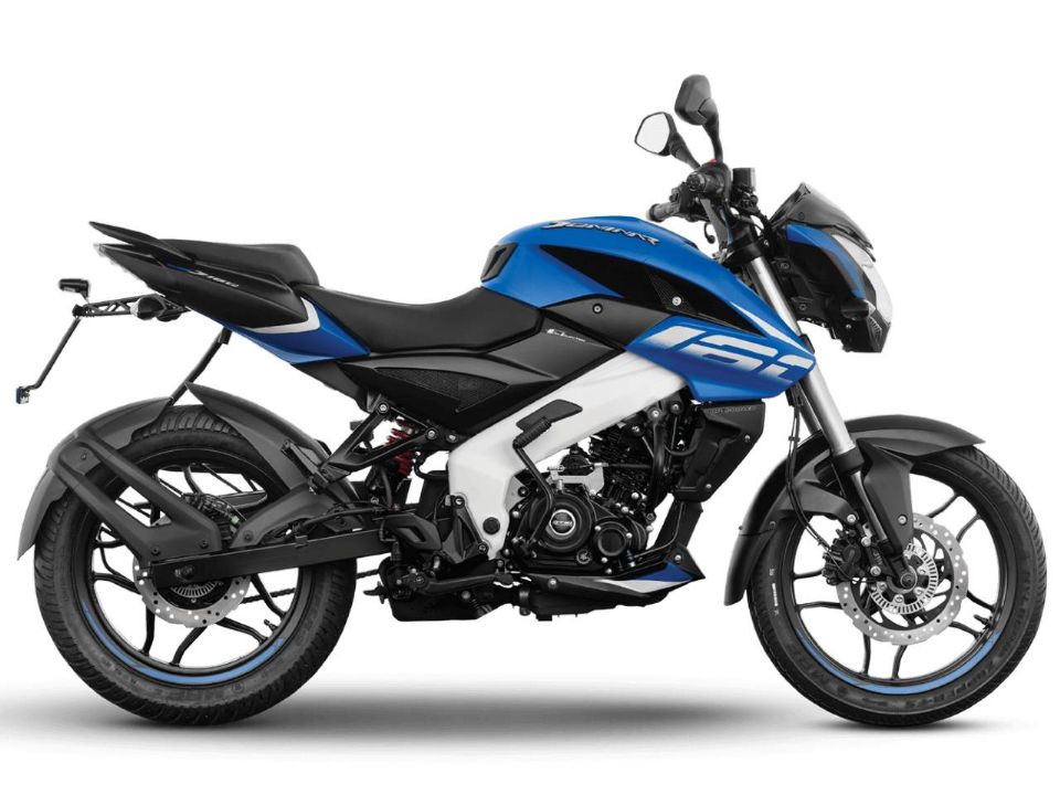 BajajDominar 160 2023 - 3/4 frente