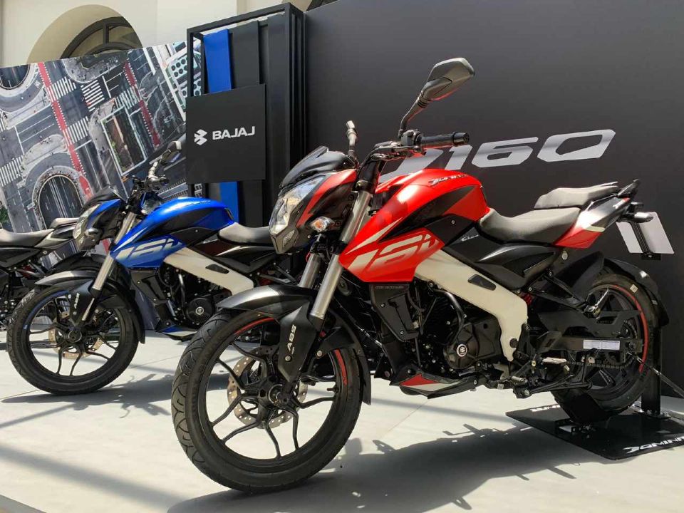 BajajDominar 160 2023 - 3/4 frente