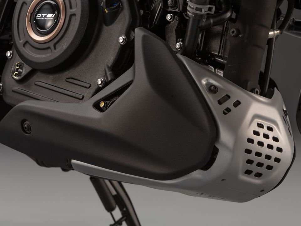 BajajDominar 400 2023 - acelerador