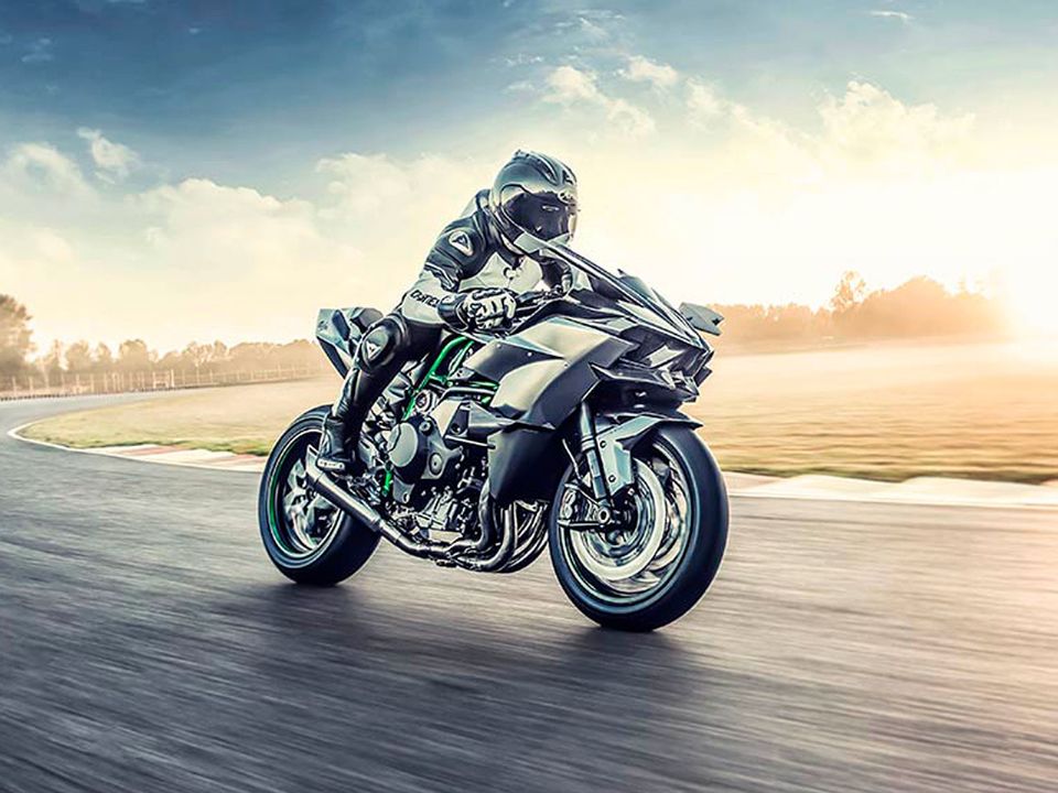 Acima detalhe da Kawasaki Ninja H2R 2023 comercializada nos EUA