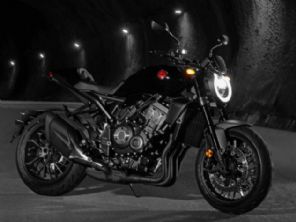 Honda CB 1000R Black Edition esbanja beleza por R$ 76.750