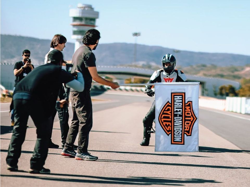 Média de velocidade da Harley-Davidson Sportster S foi de 131 km/h