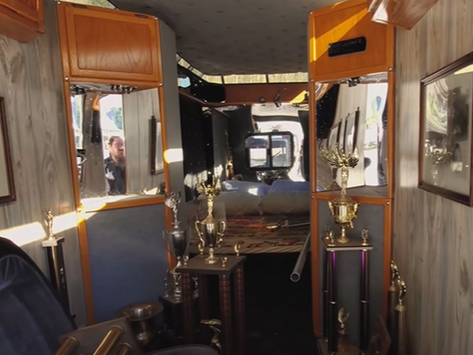 Carreta tem até sofá para relaxar Carreta tem até sofá para relaxar