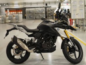Com G 310 GS Triple Black, BMW chega a 50 mil motos feitas no Brasil