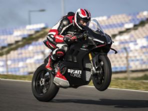 Ducati Panigale V4 SP2  revelada com motor de MotoGP e mais de 200 cv