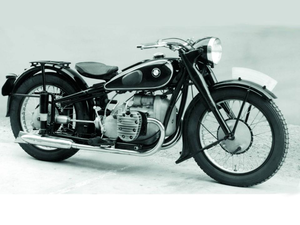 BMW R71 que serviu de base para a Ural M72