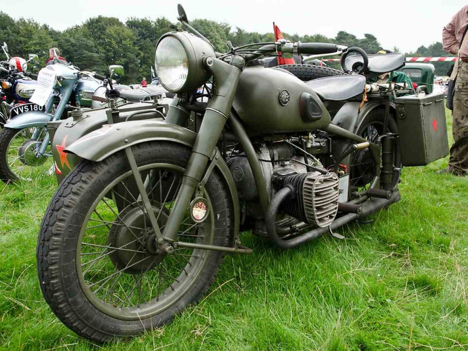 Motocicleta Ural com sidecar