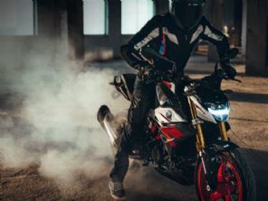 BMW G 310 R fica mais 'moderninha' com novas pinturas no Brasil