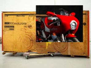 Moto Ducati rara de 20 anos ainda na caixa pode ser vendida por mais de R$ 200 mil