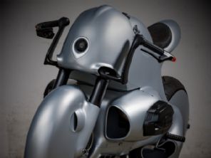 Uma moto BMW customizada inspirada em aeronaves que parece vinda do futuro