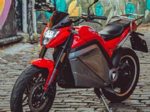 iFood lança moto elétrica para entregadores por R$ 10 mil em parceria com a Voltz