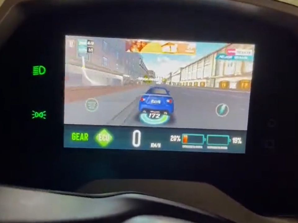 Voltz mostrou o que seria um painel colorido para a nova EV1 Sport que roda at videogame