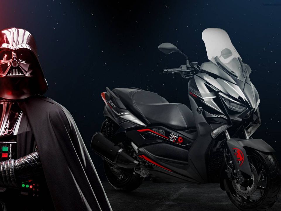 Yamaha XMax Darth Vader