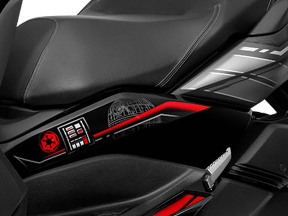 Yamaha XMax Darth Vader