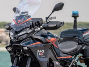 Uma Yamaha Tracer 9 pronta para enfrentar o crime