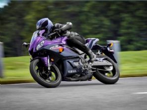 Yamaha YZF-R3 2023: pequena esportiva surge com nova cor