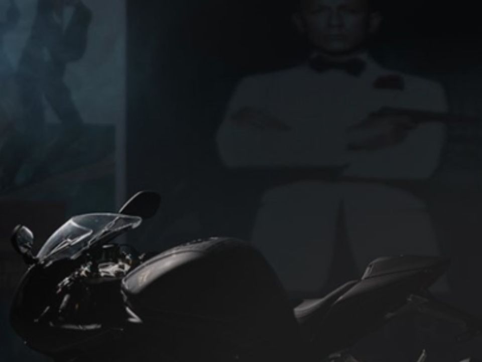 Triumph ter edio de 60 anos de James Bond nos cinemas