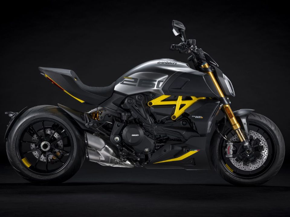 Ducati Diavel 1260 S Black and Steel