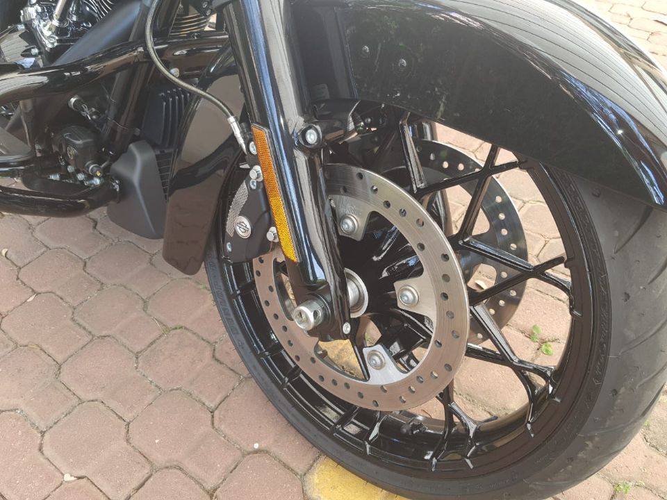 Harley-DavidsonRoad King Special 2022 - rodas