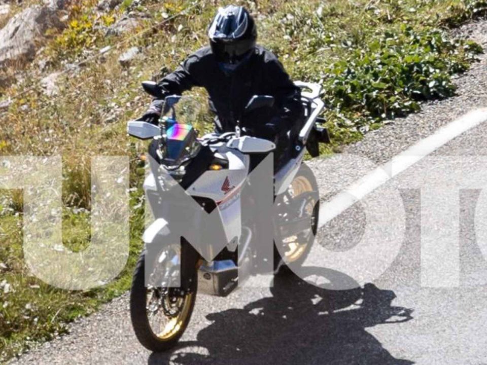 Nova Honda Transalp flagrada na Europa