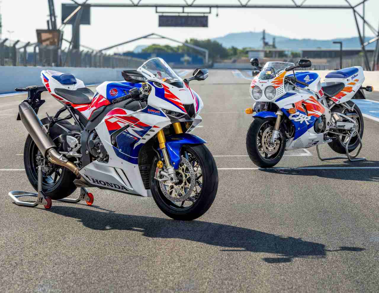 HondaCBR 1000RR-R 2023 - 3/4 frente