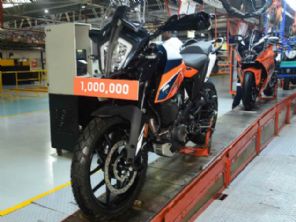 Moto nmero 1 milho da KTM  produzida pela Bajaj na ndia