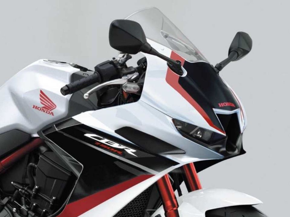 Honda CBR750R, a Hornet carenada", em projeo feita por japoneses