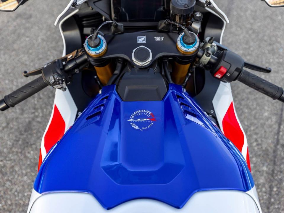 HondaCBR 1000RR-R 2023 - 3/4 frente