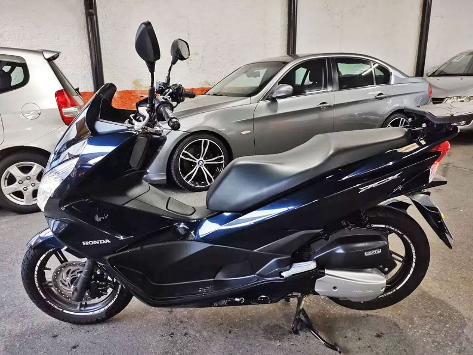 Honda PCX 2021 quase 0 km