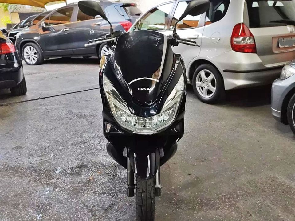 Honda PCX 2021 quase 0 km