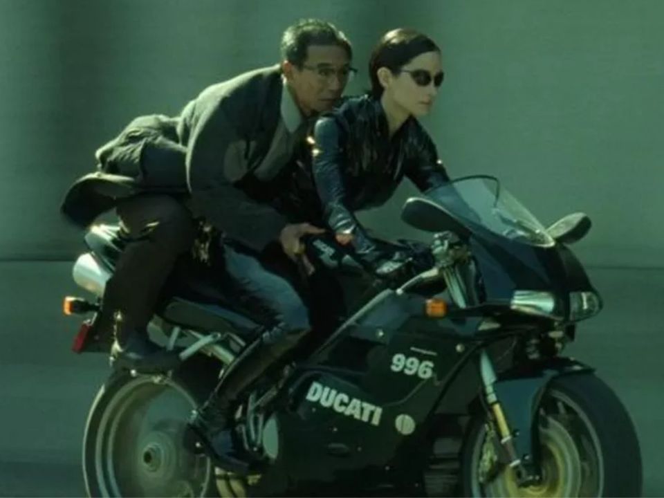 Em Matrix Reloaded, a Ducati 996