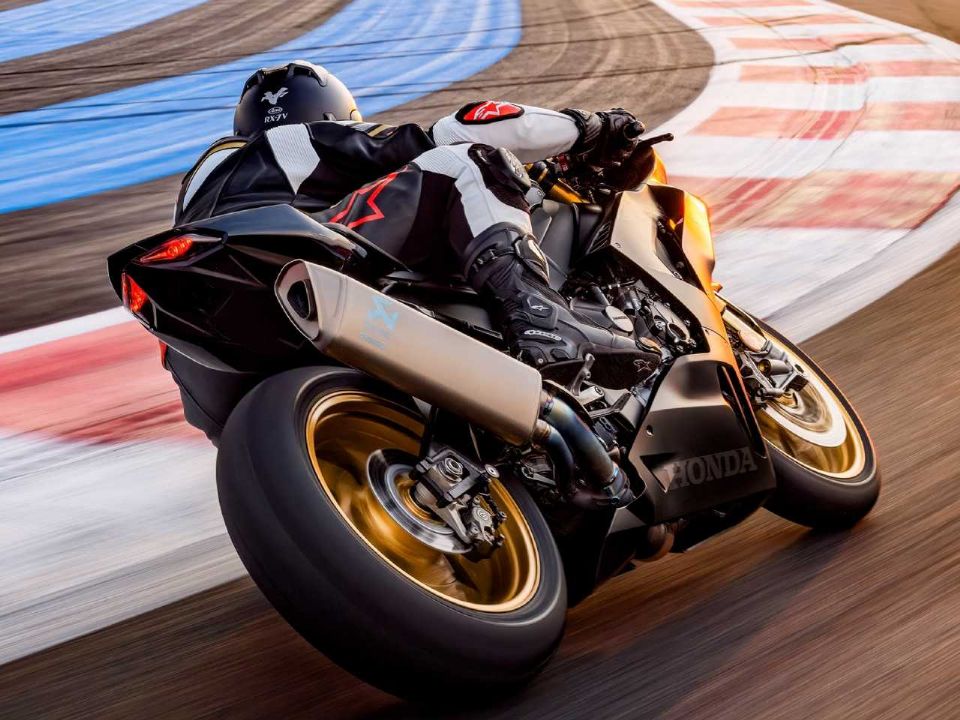 Honda CBR 1000RR 2024 - 3/4 traseira