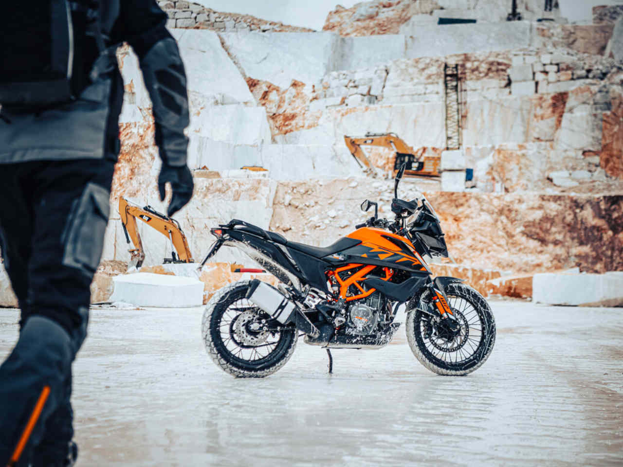 KTM390 Adventure 2023 - 3/4 frente