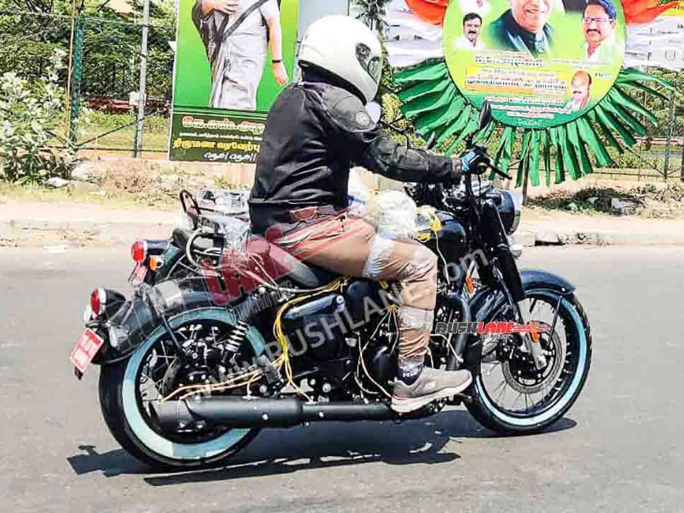 A mula da Classic 350 Bobber, flagrada na ndia