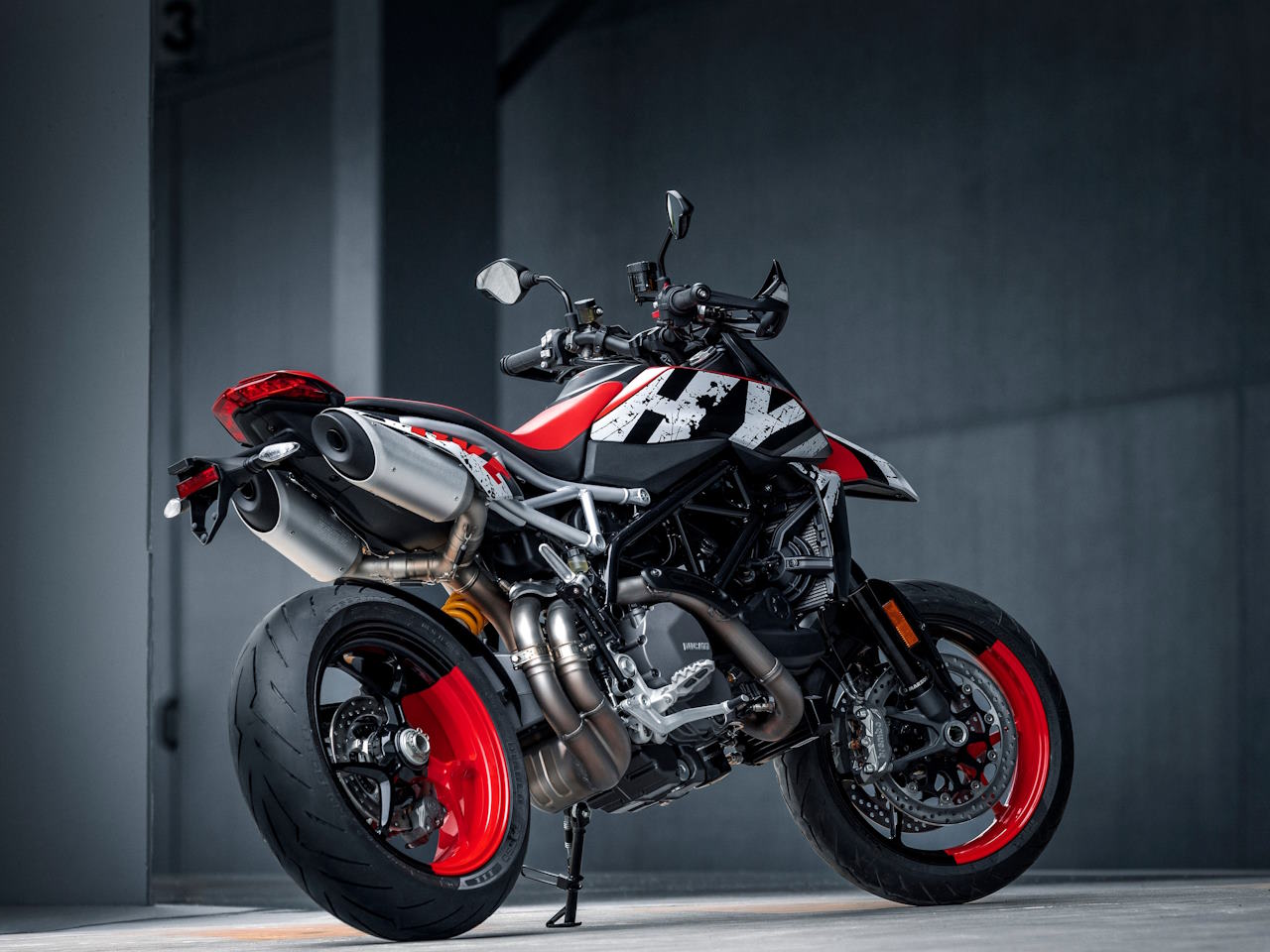 DucatiHypermotard 2024 - 3/4 traseira