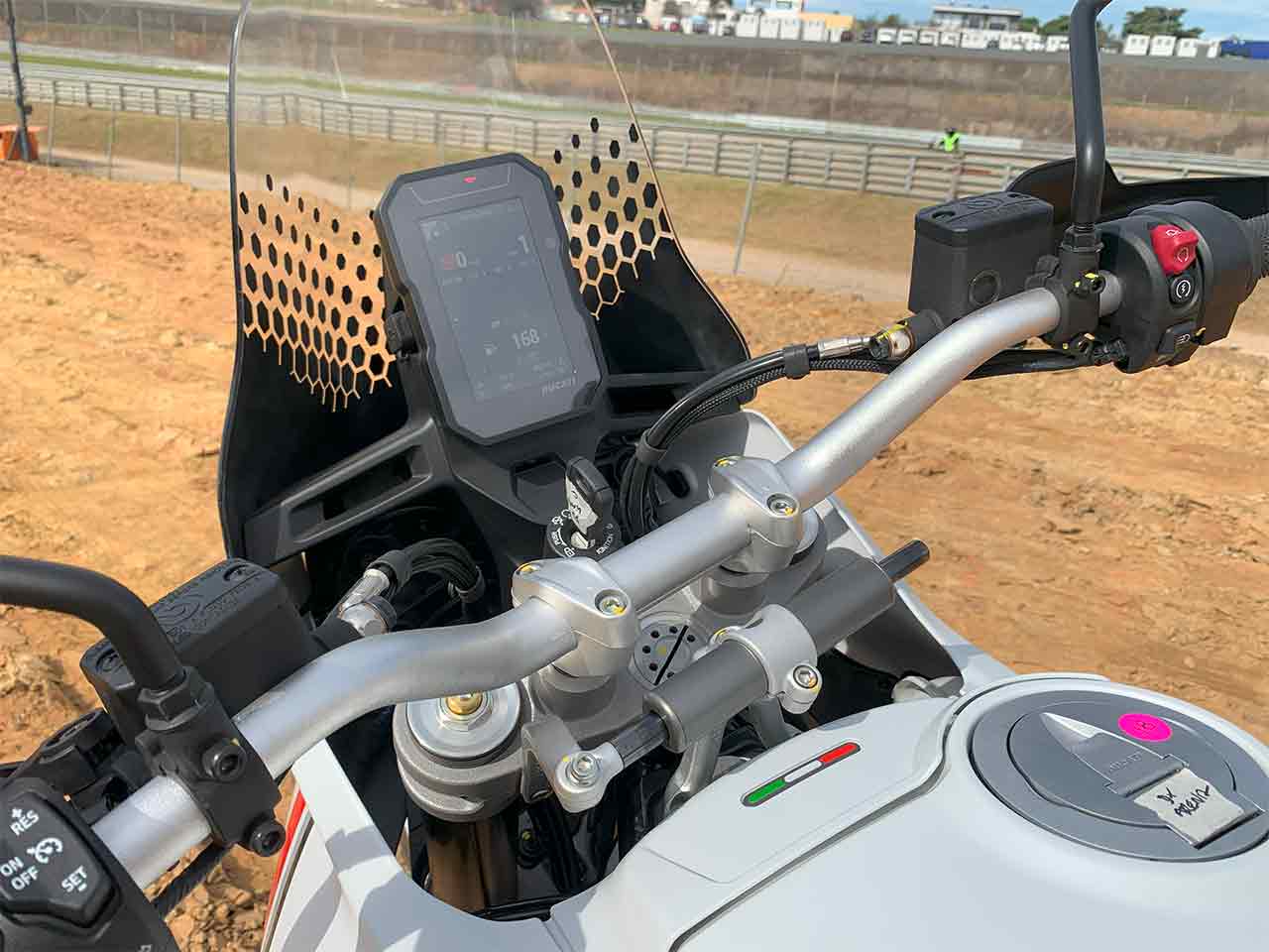 DucatiDesertX 2023 - painel
