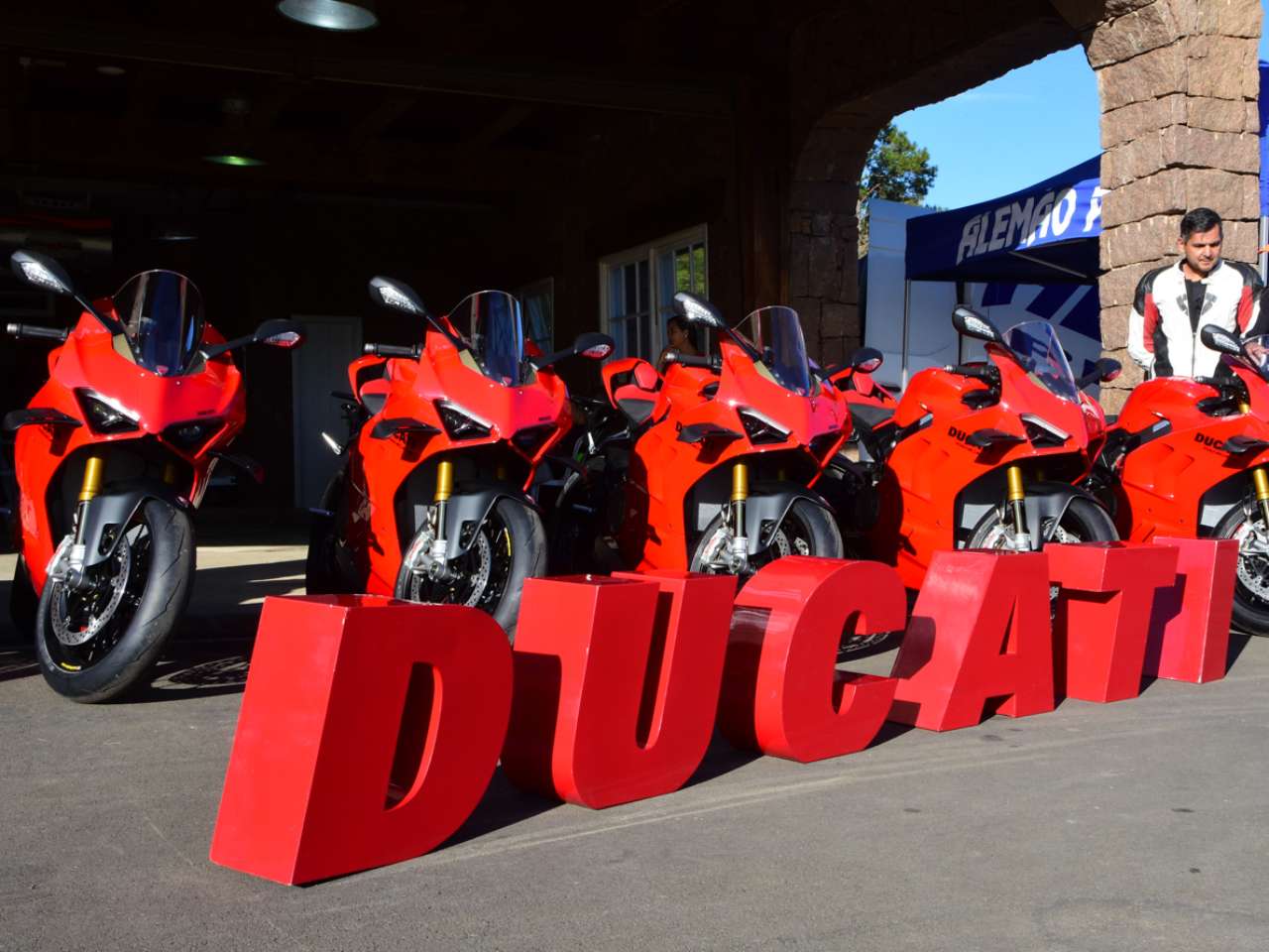 DucatiPanigale V4 S 2023 - escapamentos