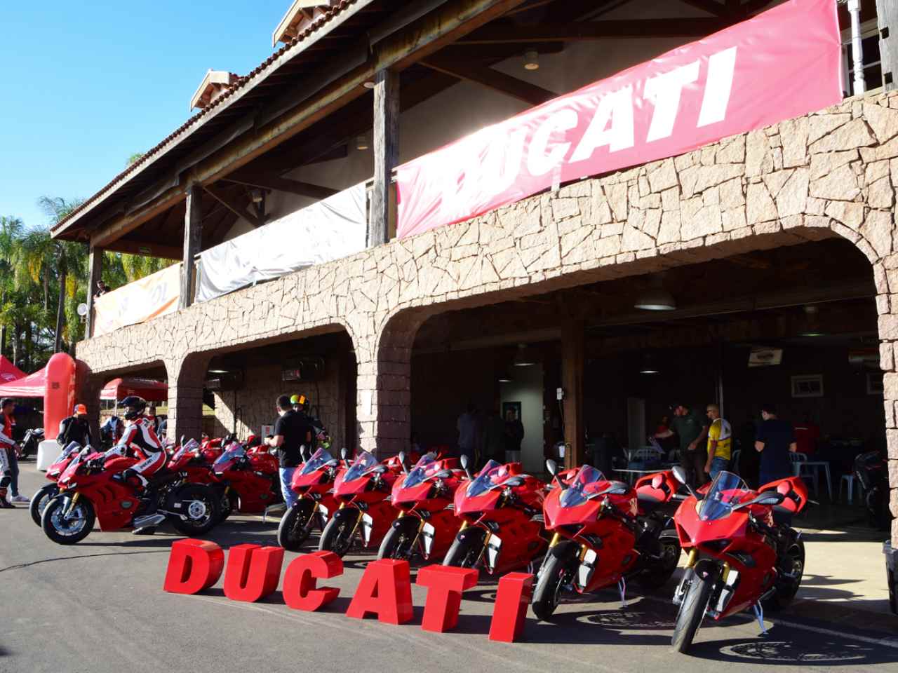 DucatiPanigale V4 S 2023 - escapamentos