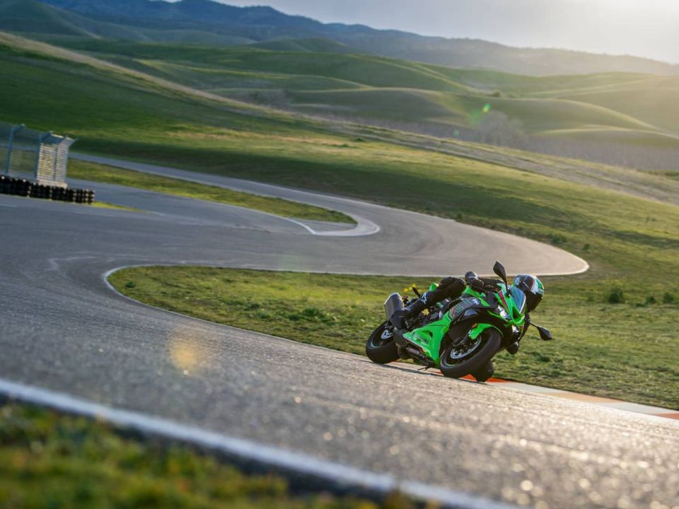 KawasakiNinja ZX-6R 2024 - escapamentos