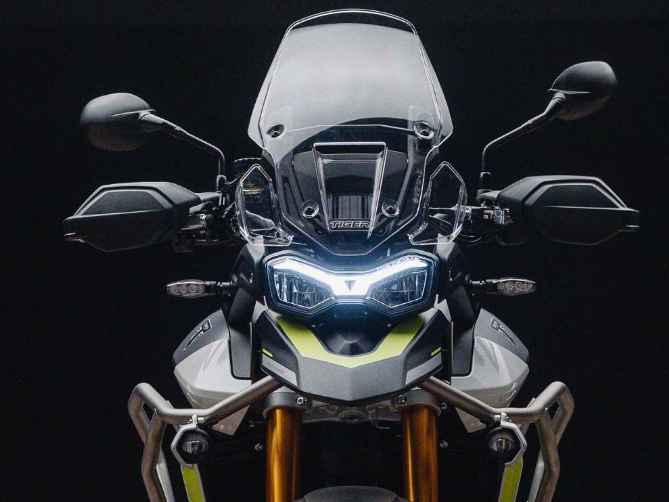 Triumph mostra desenho de sua nova aventureira - moto.com.br