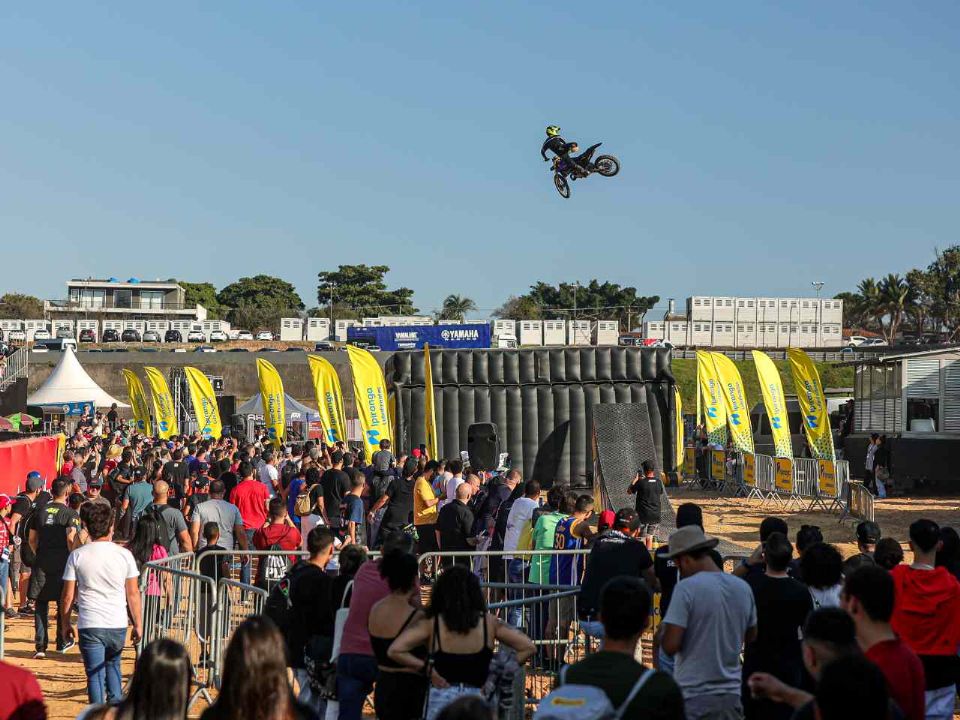 Festival Interlagos terá test-ride de moto na terra e corrida de motocross  - 25/05/2022 - UOL Carros