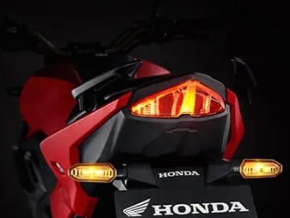 Honda CB150R Streetfire 2023