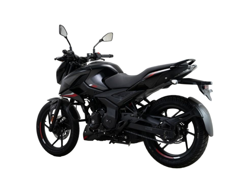 Bajaj Pulsar N150 2023 - 3/4 traseira