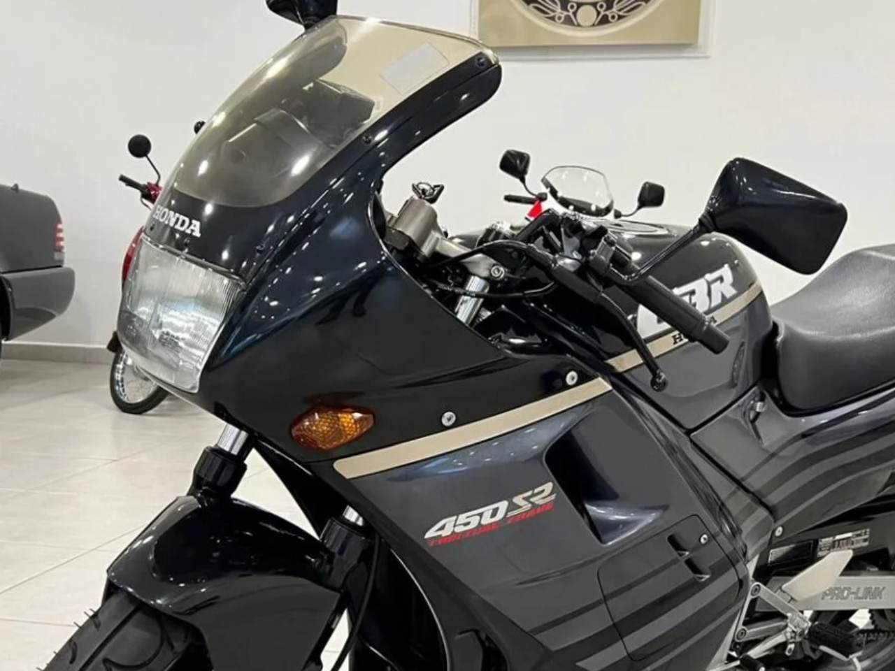 Honda CBR 450 SR 1990 - 3/4 frente