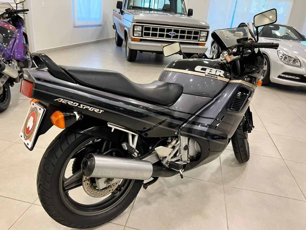 Honda CBR 450 SR 1990 - 3/4 traseira