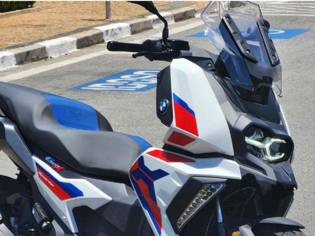 A scooter BMW que tem 'compartimento canguru'; impresses